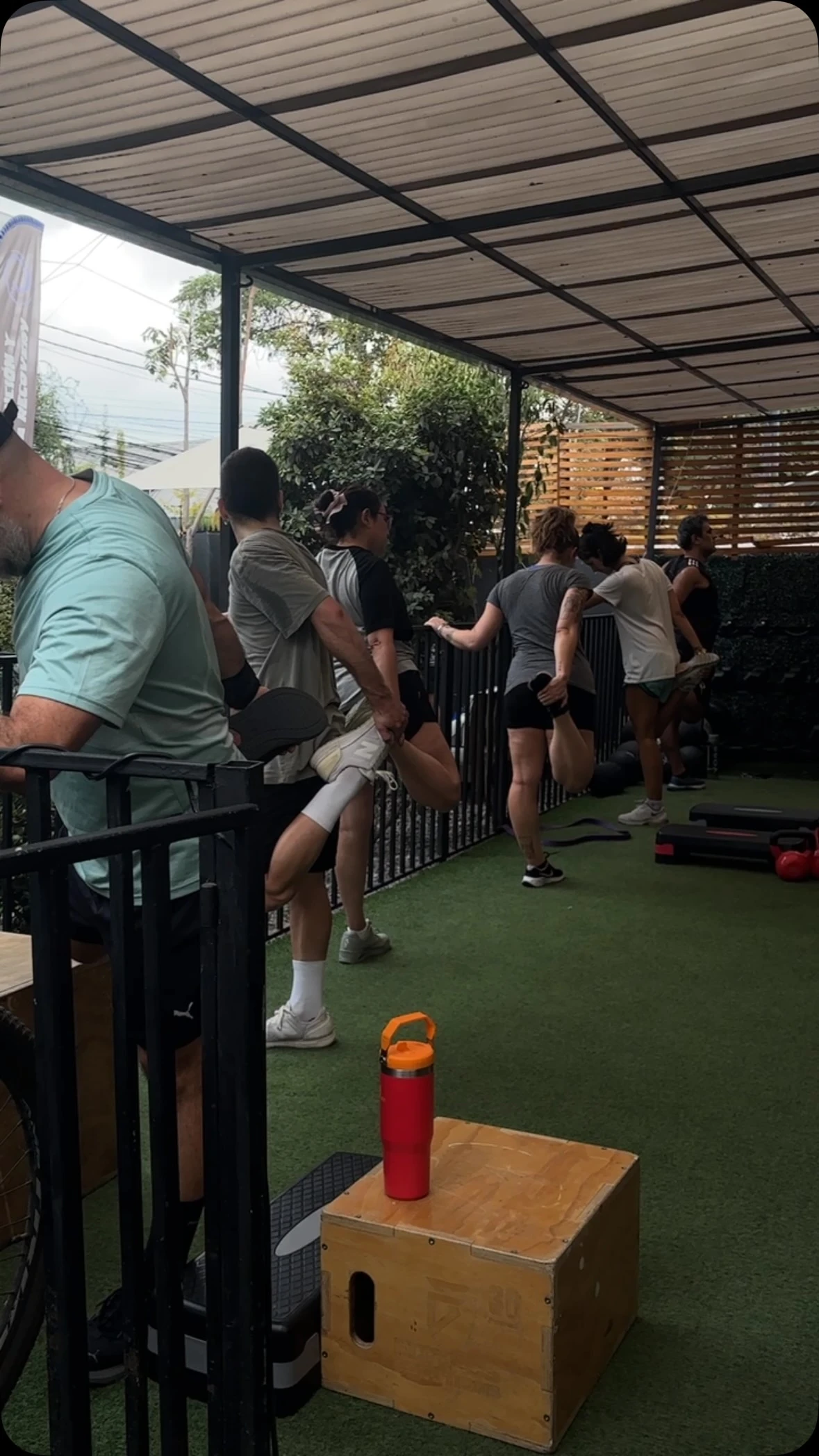 Alumnos en una clase grupal en el espacio de entrenamiento de Muévete